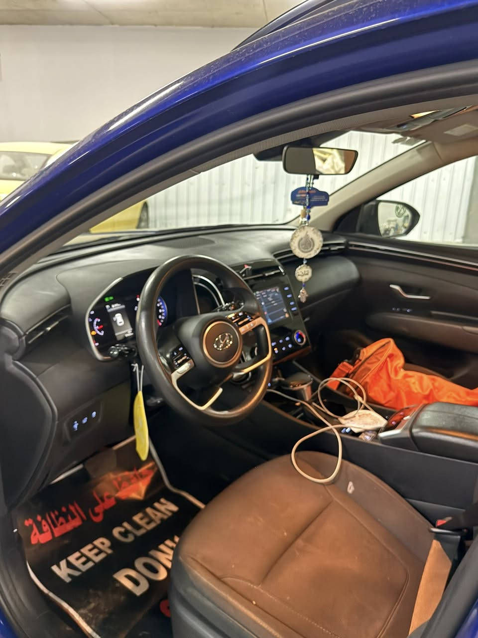 توسان 2023 وارد أمريكي رقم بغداد ترقيم جديد ماشيه 60 الف حادث حافه البنيد وربع دعاميه  وصاير صبغ بحافه الجاملغ والباب دواخل كلها سليمه وكله صلي ايرباك ستيرن السياره جديده جدا بالعافيه ع الي ياخذها 
بصمه 
اشاير مري
كشن كهرباء + تدفعه كشنات
صندوق كهربائي
4 وضعيات قيادة 
رادارات 
تشغيل عن بعد 
وبيها بعد هوايه مواصفات السياره جاهزه من كلشي وتخم تاير جديد قبل يومين شديته مصترف عليها فلس 
سعرها 195 بيها مجال قليل مكان السياره كراده داخل 
رقم هاتف ***********
