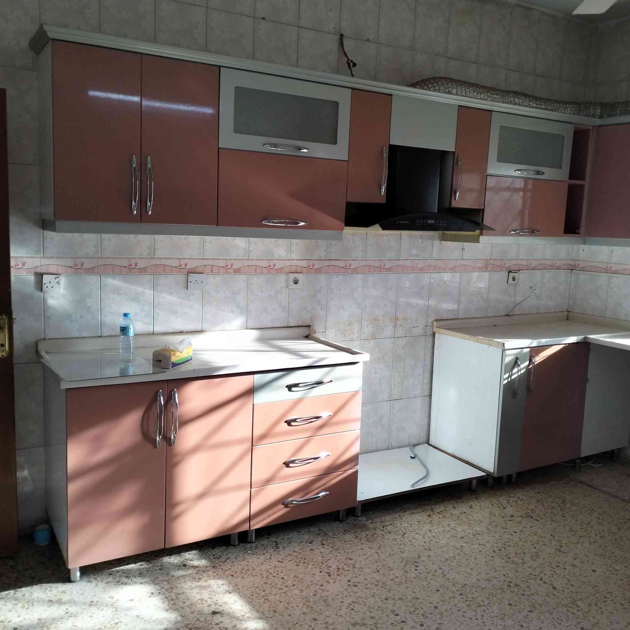 السلام عليكم
كاونتر للبيع شرط النظافه 
سعر200
الشراي يتصل***********
***********
