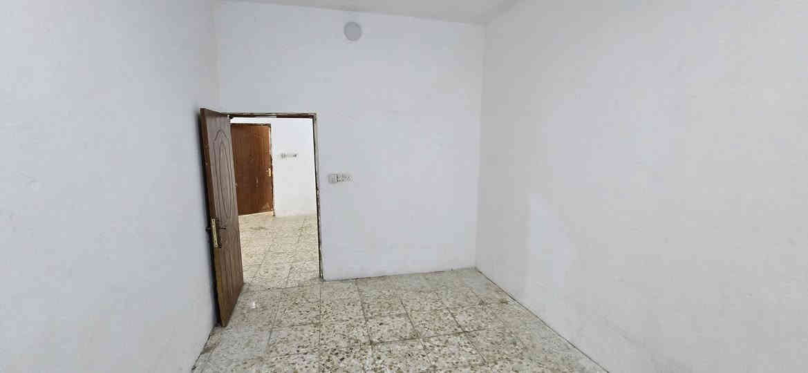 السلام عليكم دار للبيع كربلاء
دار للبيع المساحه 100م البيت مصبوغ جديد ونضيف
بي غرفه جوه وغرف فوك البيت طابق ونص
صاله ومطبخ واستقبال وصحيات داخليه وخارجيه 
السنك والكاونتر  والملحق ويا البيت ينباع
البيت للزوار يعني اكثريته البيوت فقط للزوار المنطقة هادئه البيت قريب على شارع الزوار 
العنوان كربلاء قنطرة السلام مقابيل مجمع الوارث للعتبه 
التفاصيل اكثر الاتصال على الرقم ***********
السعر 95 وبي مجال
