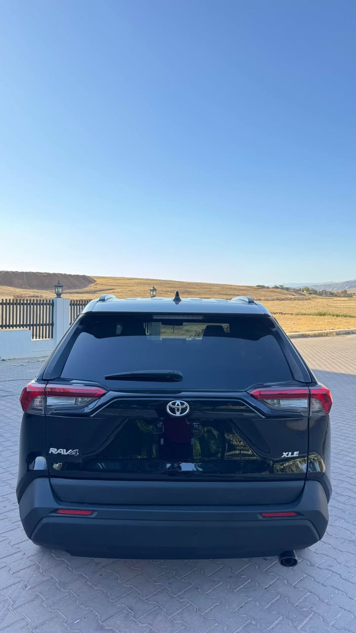 السلام عليكم 
 رافور موديل : 2023
سعر :188 
اللون :اسود 
حجم المحرك : 2.5L (4.سلندر)
 ملاحظة السيارة : چاملغ و شبر بنيد  صبغ

يرباك فقط  ستيرن طاگ مرجع بيلادي 

المواصفات : XLE
بصمة 
شغال
كاميرا خلفي
هاند بريك بصمة
اوتو هولد : 𝐀𝐔𝐓𝐎 𝐇𝐎𝐋𝐃 
اوتو ستارات : 𝐀𝐔𝐓𝐎 𝐒𝐓𝐀𝐑𝐓
اوتو ستوب : 𝐀𝐔𝐓𝐎  𝐒𝐓𝐎𝐏
رادار امامي (تحديد مسار)
رادار جانبي  (نقاط عمياء)
رادار خلفي (التحذير من الاصطدام)
حساسات امامي
حساسات خلفی
نظام : 𝐄𝐂𝐎
نظام : 𝐍𝐎𝐑𝐌𝐀𝐋
نظام : 𝐒𝐏𝐎𝐑𝐓
كشنات كهربائي
تحكمات استيرن
تبريد لمس 
تبريد مركزي 
لايتات (𝐋𝐄𝐃) ليد زينون بيلادي
بكلايتات 𝐋𝐄𝐃 ليد بيلادي
ويل كروم 

بعد هواية مواصفات…

‏‎تفاصيل اكثر الاتصال علی ارقام التاليه 
***********
‏ WhatsApp - Vibir‏‎‏‎‏
☎️ [hidden information]

عنوان📍عقره 
‏ اكر, نينوى
