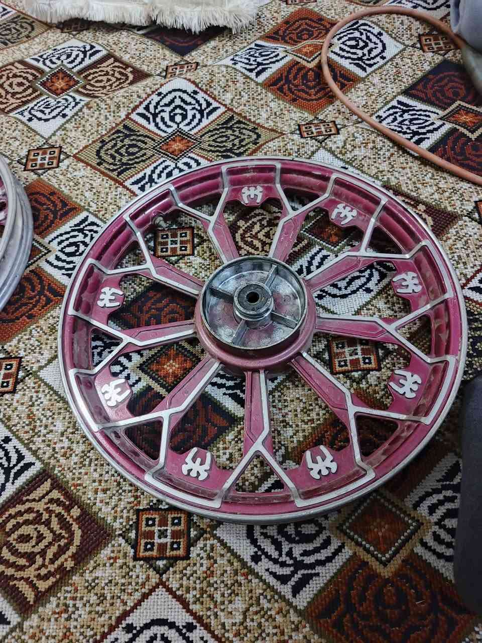 السلام عليكم وياله للبيع عنكبوت خالفي سعره 40 ول الويل لامامي مال 23سعره 35 المكان فلوجه الرقم ***********
