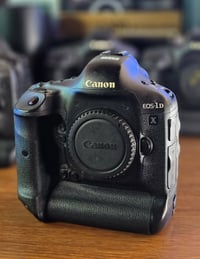 📸 توفرت كاميرا  وحش فول فريم وتصوير سريع  Canon 1DX فول فريم ✅️ 18 ميگ...