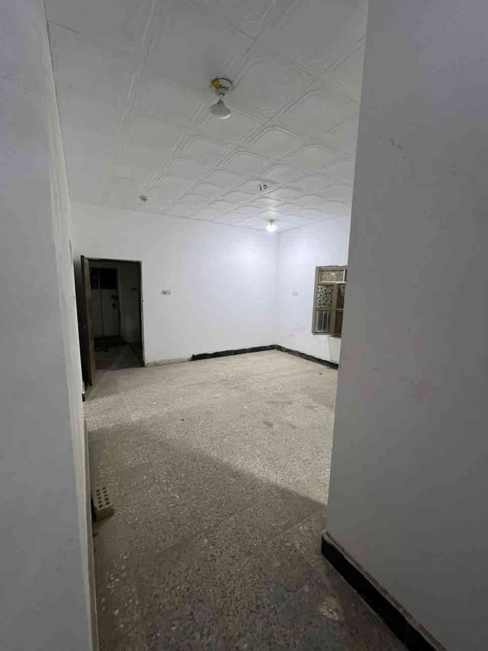 بيت للايجار حيّ الاصدقاء قرب تقاطع العسكري
طابقين بمساحة 200م
يحتوي الطابق الارضي ع غرفتين وصالة ومطبخ واستقبال وكراج وصحيات 
الطابق الثاني يحتوي ع غرفتين وصالة وصحيات سعر الايجار 900الف قفل الاستفسار ***********
