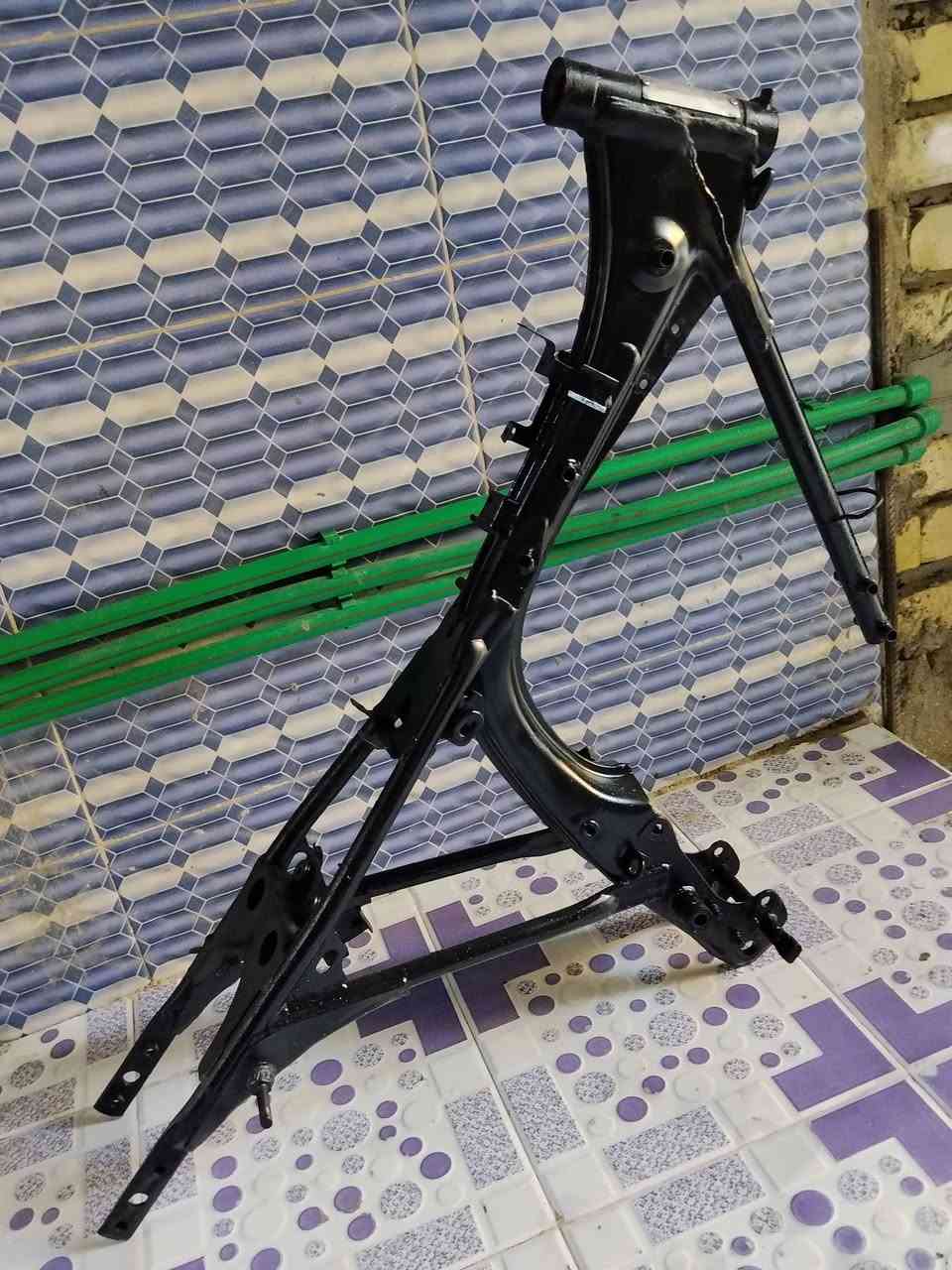 سلام عليكم للبيع شاصي ايراني اصلي وكيل احمد شهاب اوراق اصولي  موديل 2012 كامل ومصبوغ ومكفول كبل تعمر عنوان كربلاء حي العباس فرع لول الشراي ع رقم.         ***********
