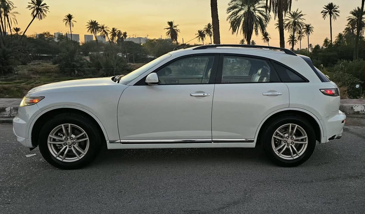 السلام عليكم ورحمة الله
انفنتي FX35  موديل 2008  للبيع 
- محرك 3.5  بحالة جيدة 6 سلندر 
- رقم سليمانية سنوية باسمي 
- كلشي بالسيارة شغال تبريد تدفئة كهربائيات باتري جديد صدرها جيد .
السعر / ٨٢
العنوان بغداد/ شارع حيفا /***********
خاص مموجود
