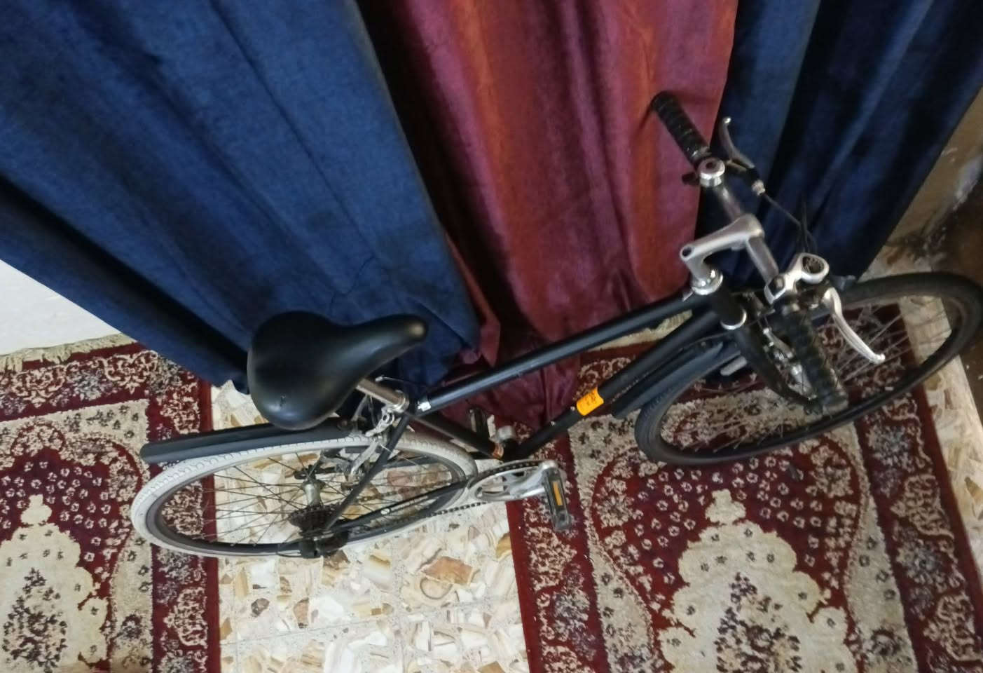 بايسكل c700 باله ياباني نظافته 95
📍كير 7 نمر 
📍سستم شيمانو 
📍حجم 28 
📍كلشي شغال باسكل نضيف
📍جاهز للركب مباشره  
سعر 150 وبي مجال حك الجيه
مكاني بغداد مدينه الصدر 
واتس ***********
