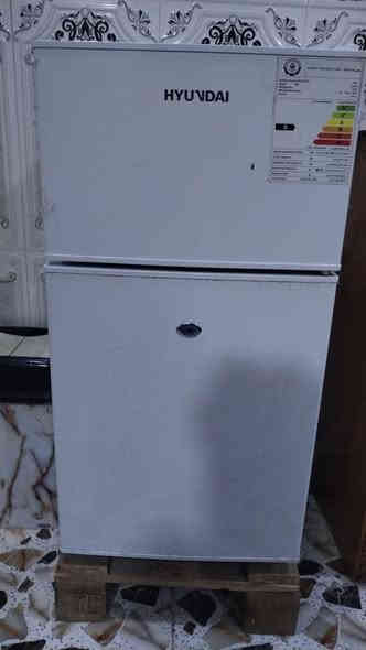 ثلاجه للبيع مكان بغداد غزليه سعر 200 __ ***********
