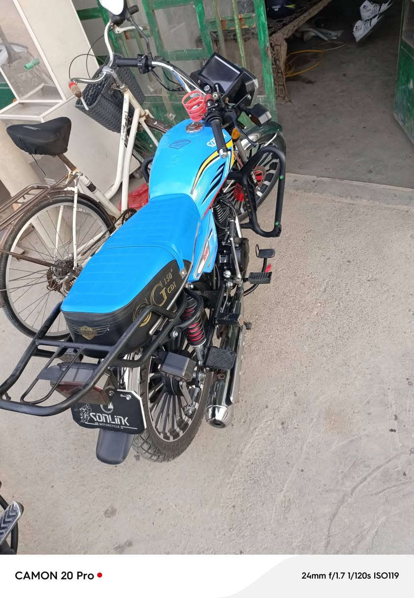 سلام عليكم
دراجه ايراني للبيع 
موديل 2025 
محرك 150
اوراق كامله 
بس بيهة واحد من لدبلات فارك شويه 
س 850 
***********
