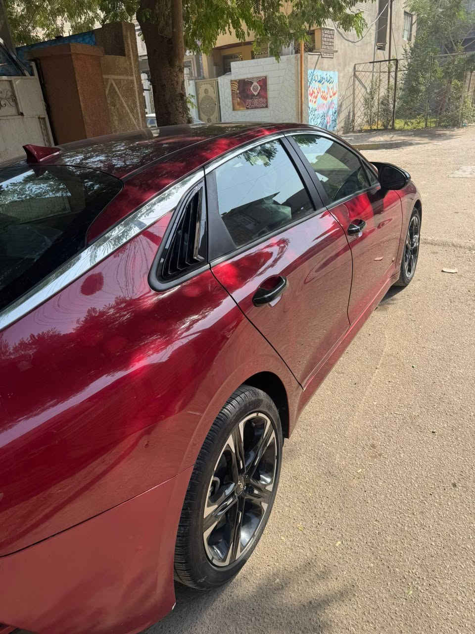 السلام عليكم
للبيع او مراوس حسب القناعه 
كيا k5 موديل 22
محرك 1600 تيربو صاروخ 
4 بصمات 
تشغيل عن بعد 
مود قيادة 4 انضمة 
تحديد مسار 
سياقة ذاتية 
رادار امامي توقف ذاتي 
رادار خلفي توقف ذاتي 
ردارات جانبية بالمرايات تحذيرية 
شاشة كار بلي 
 حادث سياره بي قبق جنطه 
داخل اوف وايت اجة شي قليل بالامريكي
السيارة حيل نضيفة 
سيارة معوقين بسمي سوي وكاله عامه
السعر150 وبيها مجال بسيط 
للاتصال ***********
مكان السياره بغداد
