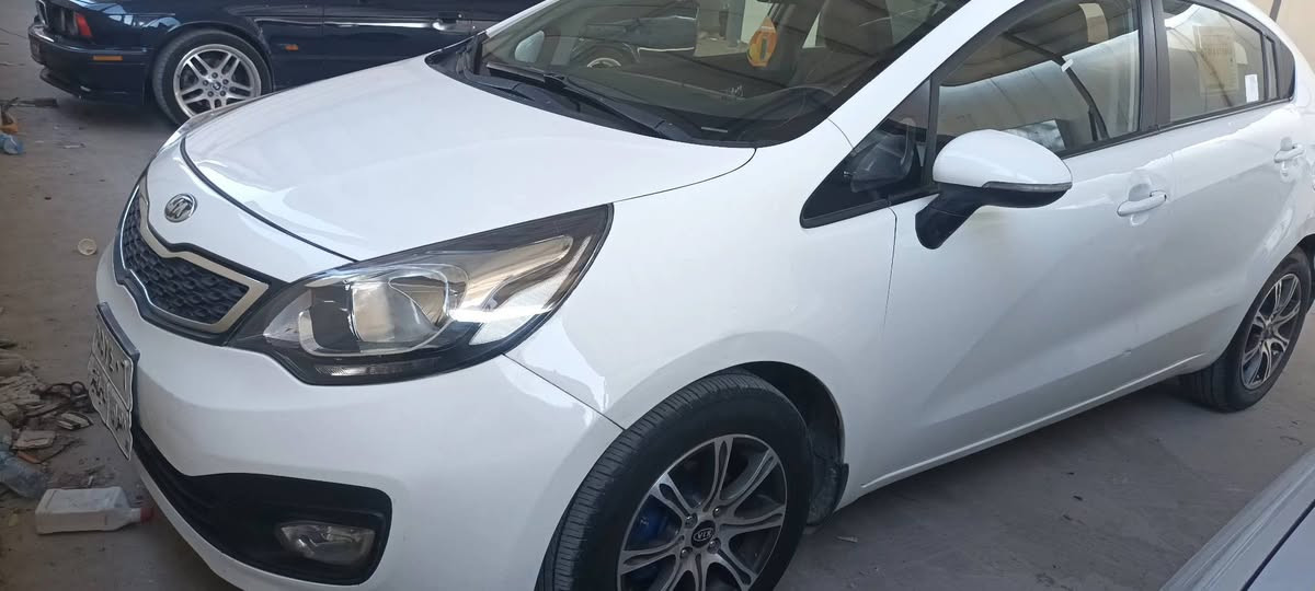سلام عليكم كيا ريو ٢٠١٤ فول مواصفات ماعدة البصمة سيارة بسمي هزه جديد ٣ قطع بي مابي اي نقص بدون دواخل 
داخل لوننين مشمشي او اسود سعر ٩٥ بي مجال مكان سليمانية  ***********
***********

