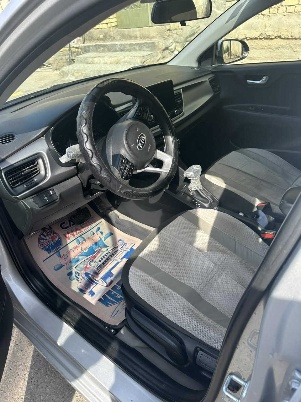 كيه ريو 2021 حادثها جنطه فقط معوقين السياره مابيها اي نقص سعر 115 وبيها مجال بصيط ***********
