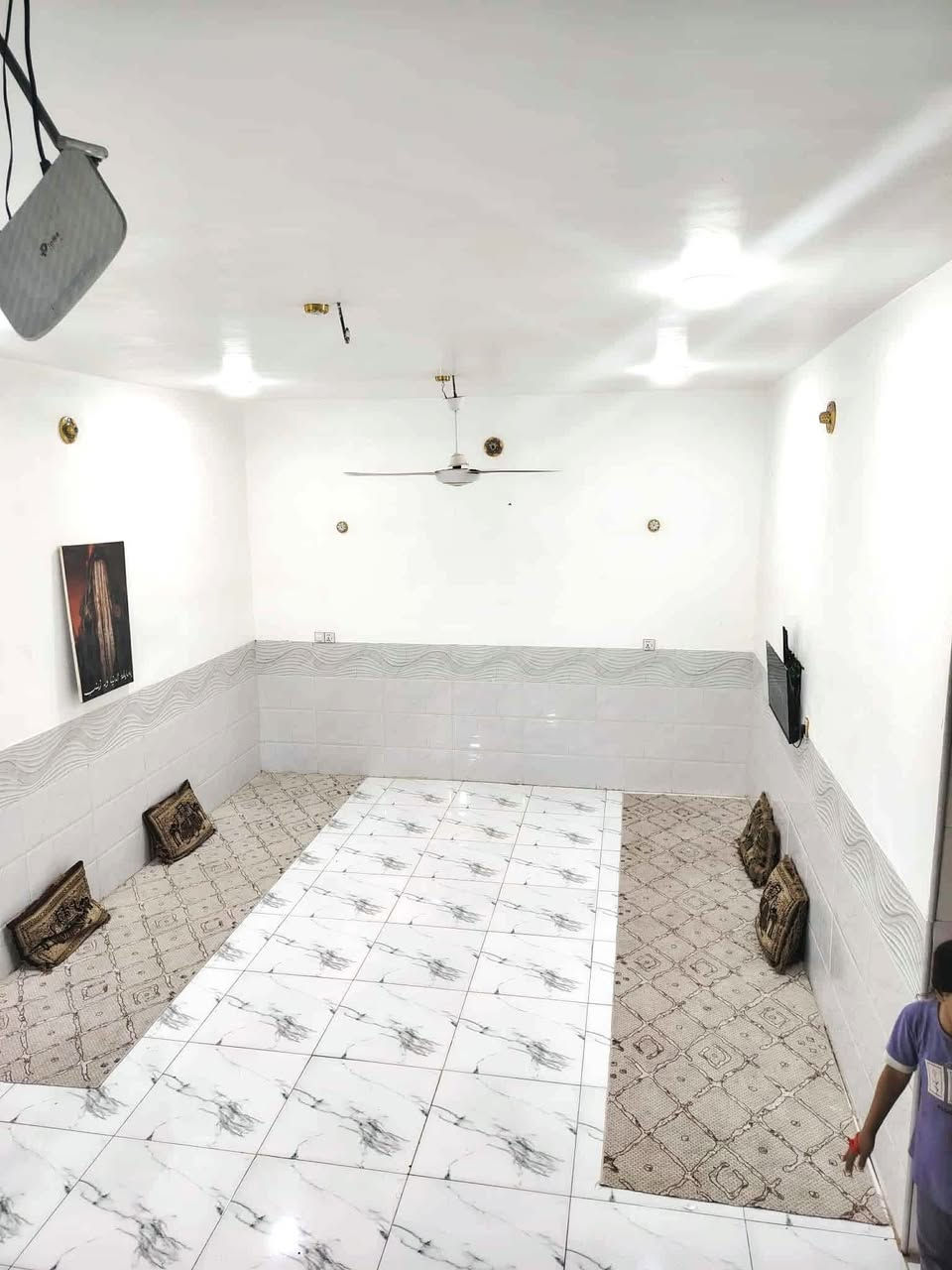 بيت للبيع    200متر سند حر  طابق ونص بناء حديث 2025 طابوق جمهوري صب كونكريت شغل درجه اولى مكون من 4 غرف نوم +ستقبال+صاله +مطبخ +صحيات  كامل سعر 165 مع المجال   موقع مجمع بيتي غريب شارع البيت تبليط على مجمع السلطان رقم الهاتف واتساب *********** وتساب ‏‪***********‬‏ ونتصال
