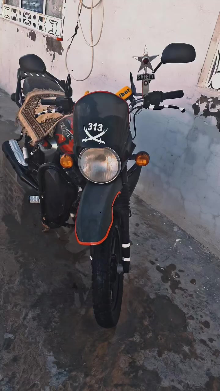 سلام عليكم بوكسر رقم 21دراجه نضيفه ما مشتغله دلفري السعر واحد 800 مكاني نجف عامود 110شارع كربله رقم الهاتف***********
