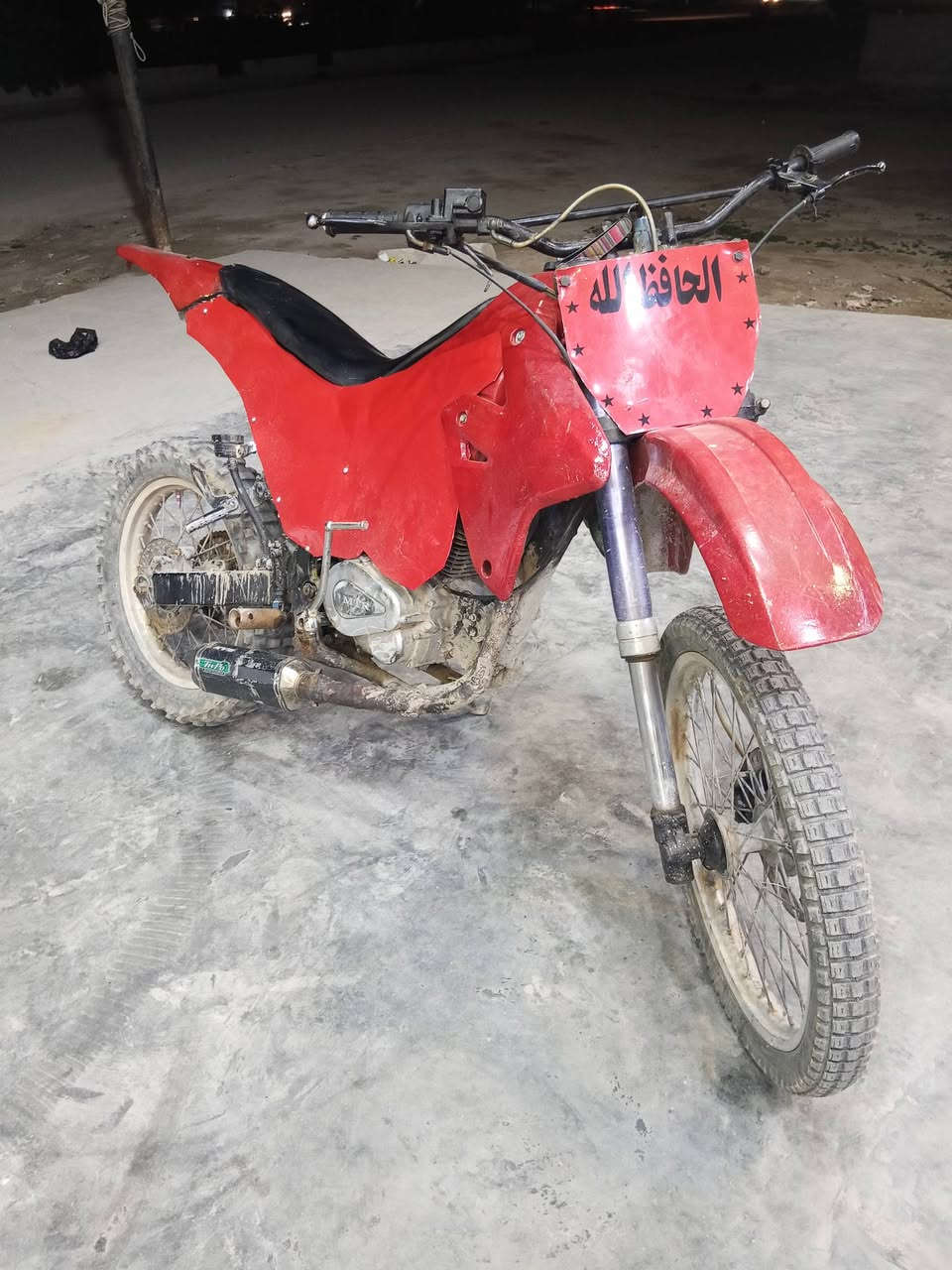 السلام عليكم قفاز للبيع اومراوس السعر 300او بيه مجال المكان حله ابي غرق للتواصل ***********
