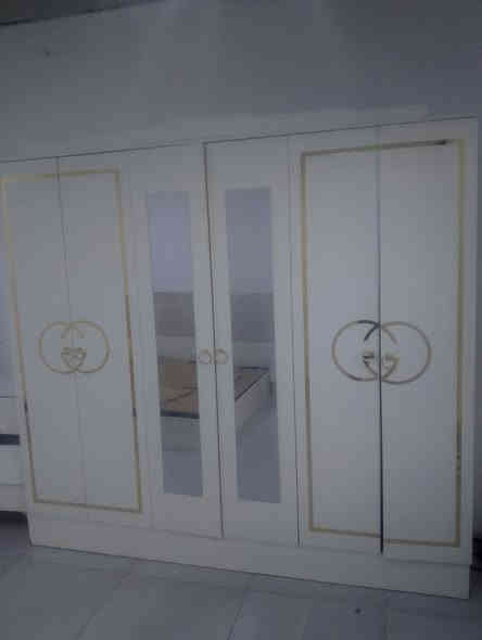 غرفه نوم تركيه نضيفه خمس قطع سعره250مكانها العلم لشراي بيها مجال بسيط***********
