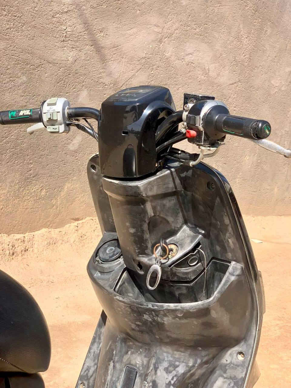 السلام عليكم 
ماكس بوليس (نوزل) موديل 2009🛵
مكينه مفتوحه مره وحده
بيهه لايت زنون اصلي🚥
بريك دسك شغال
كفرات شوفت عينك
كهربائيات كلهه شغاله
بيهه صوت كلش خفيف (فيلس)
العنوان كربلاء طريق بغداد
السعر.    700. وبيهه مجال بسيط
تواصل خاص


**إذا كنت صاحب هذا الإعلان وتريد حذفه لأي سبب، رجاءا أرسل رسالة إلى الدعم الفني**