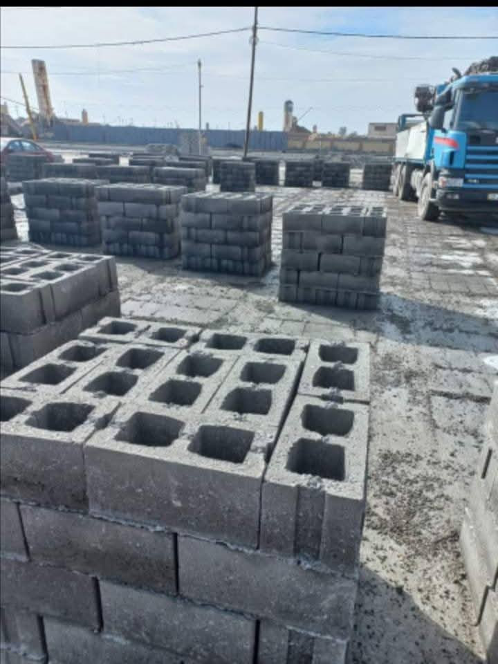 بلوك الفلوجه حي الصناعي درجة اولى  كرين وكلب 20سانتيم ب570داخل الفلوجه واصل وابو 15سانتيم ب 540واصل وابو 12ب480واصل بكرين بلوكه درجه اولى ***********
