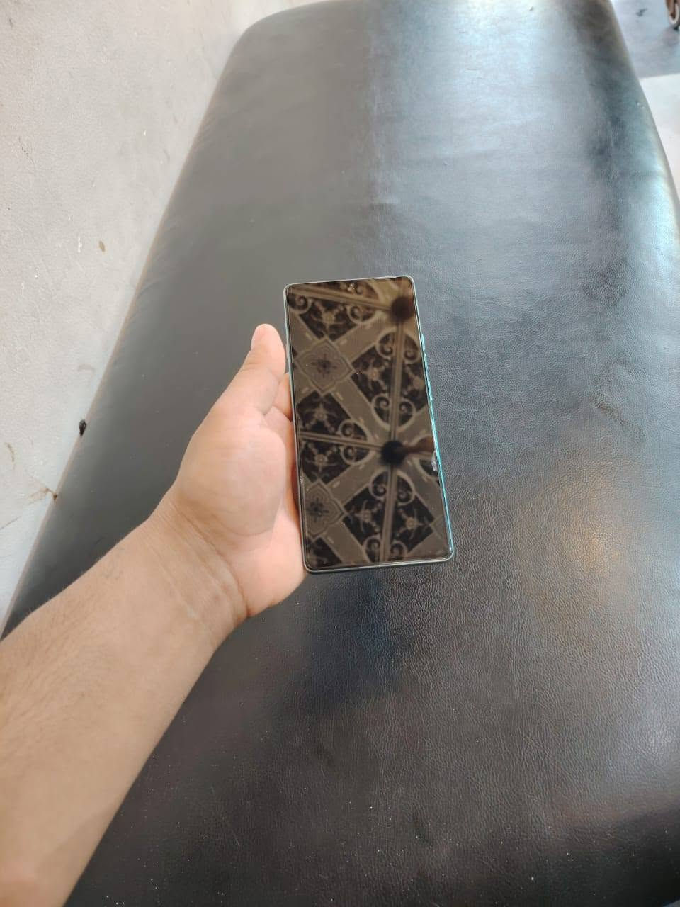 السلام عليكم جهاز TECNO CAMON 40 للبيع الجهاز نضيف 100//100 متوازي عله بيعته السعر 250  او ابي مجال حك جيتك  لتفاصيل كبالكم بل صور  العنوان نجف حي ميسان  ***********
