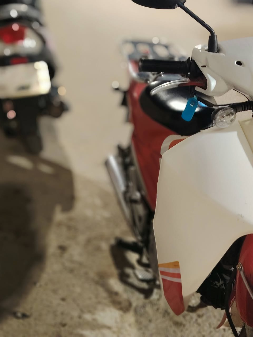 السلام عليكم ورحمة الله وبركاته
دراجه سرفيس للبيع
دراجه نضيفه دبل دسك
فقط الدرع الأمامي امبدل البقيه كوري
للاستفسار الاتصال على الرقم ***********
