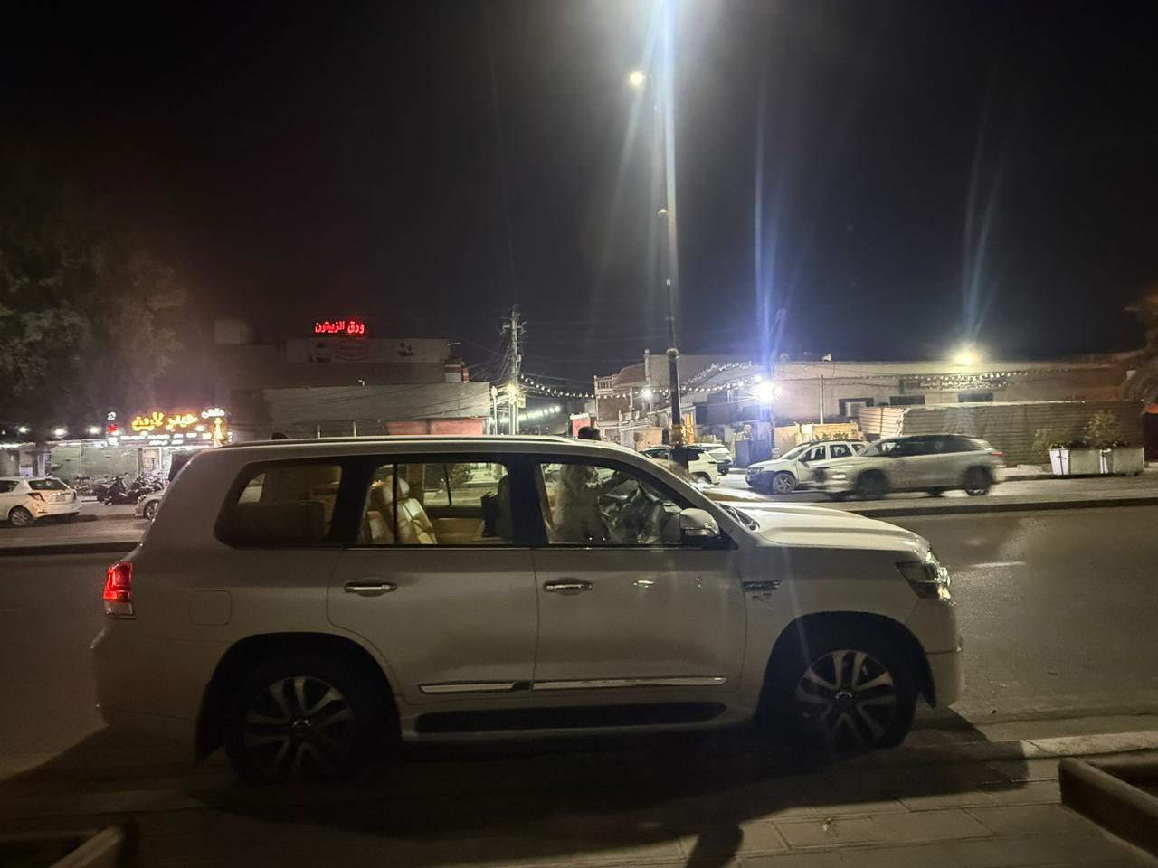 السلام عليكم
لاندكروز 2016  vxs فول مواصافات (مواصفات لكزز ) 
سيارة نظيفة جداً والسونار مرفق بالصور بيها بارد قليل بالجاملغ
للبيع فقط للتواصل الاتصال فقط على الرقم ***********
