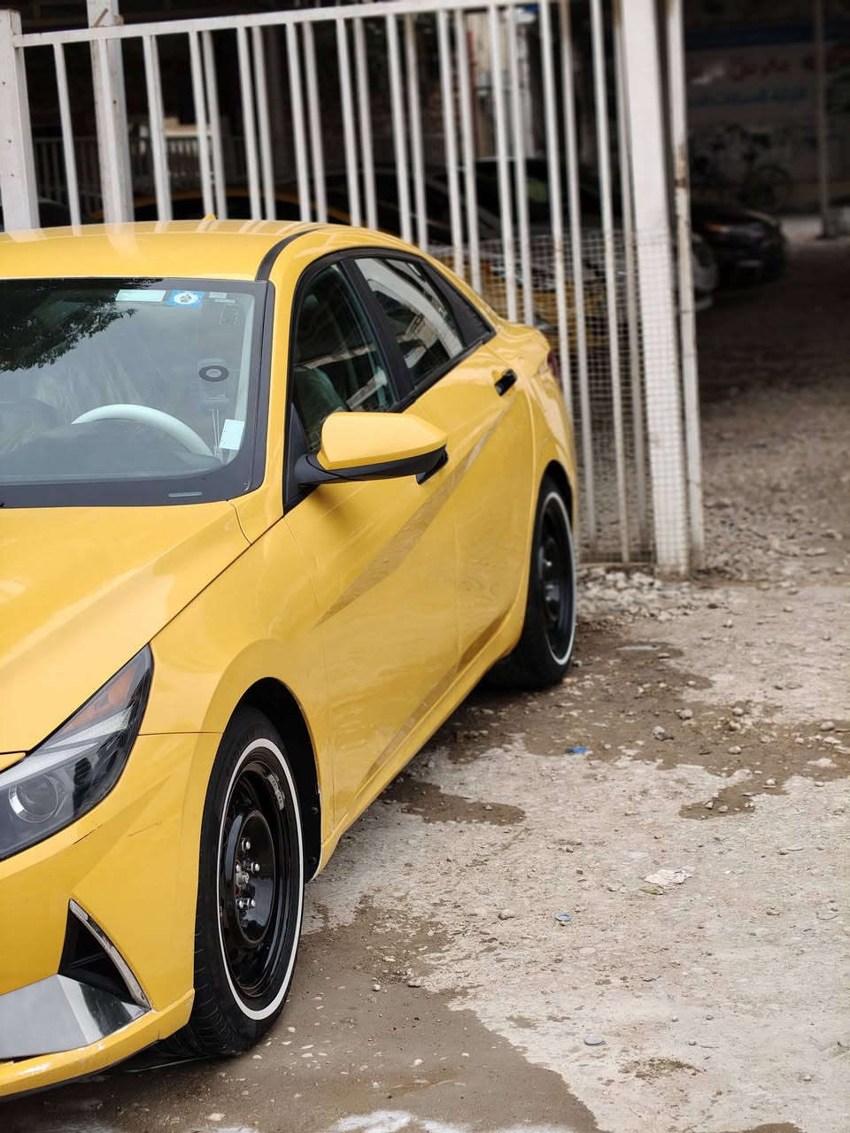 النترا امريكي موديل 2021.
ضربتهة دوستين وشويه من الجاملغ الخلفي .
مكفوله كير محرك .
تخم تاير .
حداديه جديده 
السياره احله من الصور .
السعر 146بيهة مجال حك الجيه .
للاستفسار ***********
مكاني حله .
