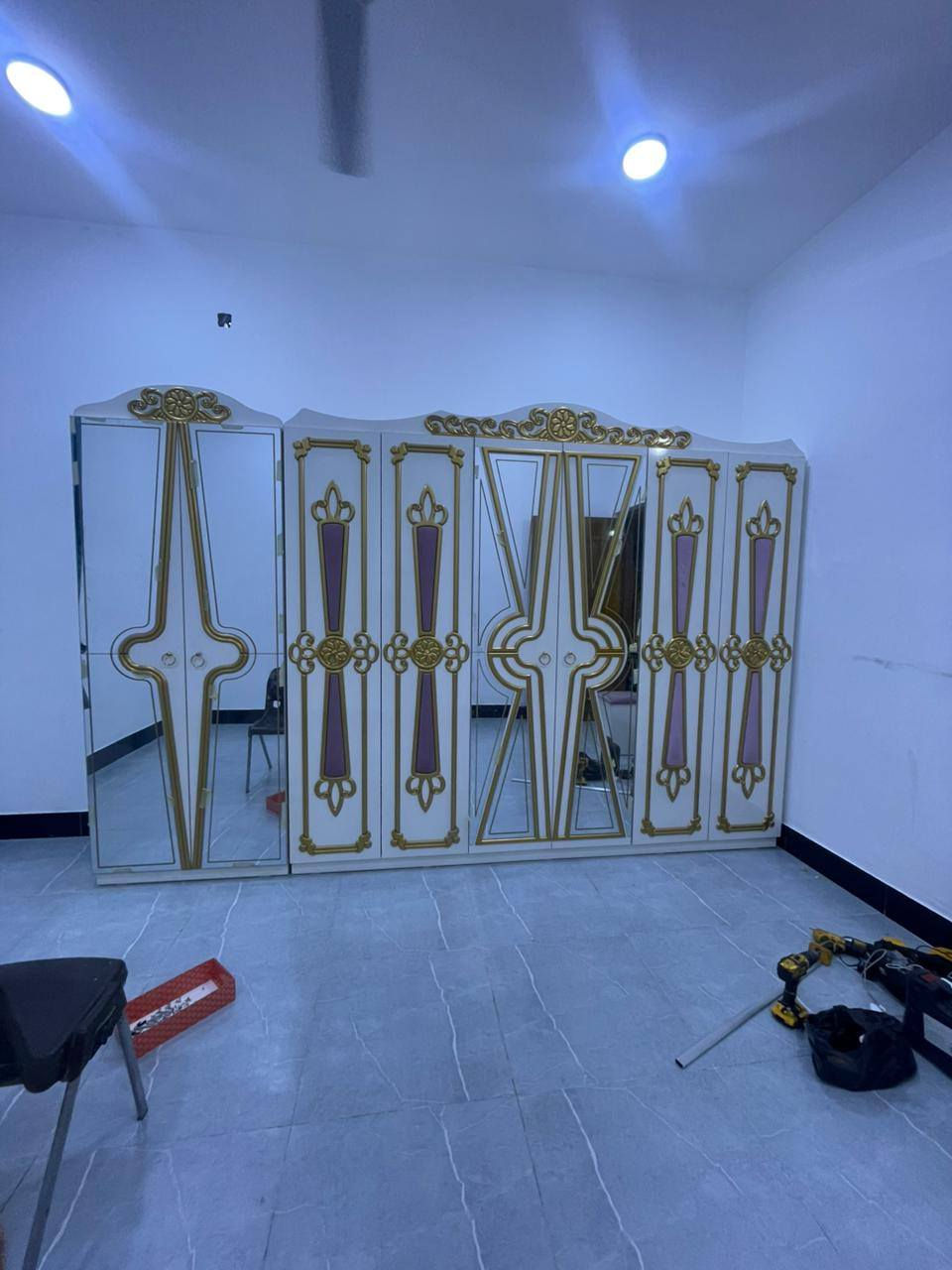 غرفه للبيع مامستخدمه اول شد هذا السعر بمليون وخمسميه 500'1 اليريده يتصل ع رقم ***********
