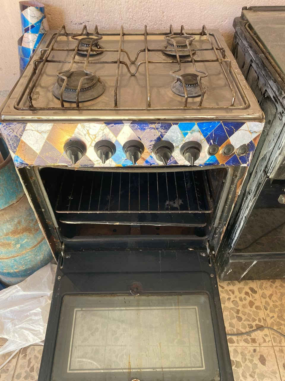 طباخات بأحجام مختلفة وأسعار مناسبة كل طباخ وسعرة ويوجد أيضاً اغراض مستخدمة أو تشرفونة المحل بالتضحية نهاية شارع العلوة القديمة مقابل اسواق حسين الركابي او الاتصال على الرقم ***********
يوجد فيه واتساب
