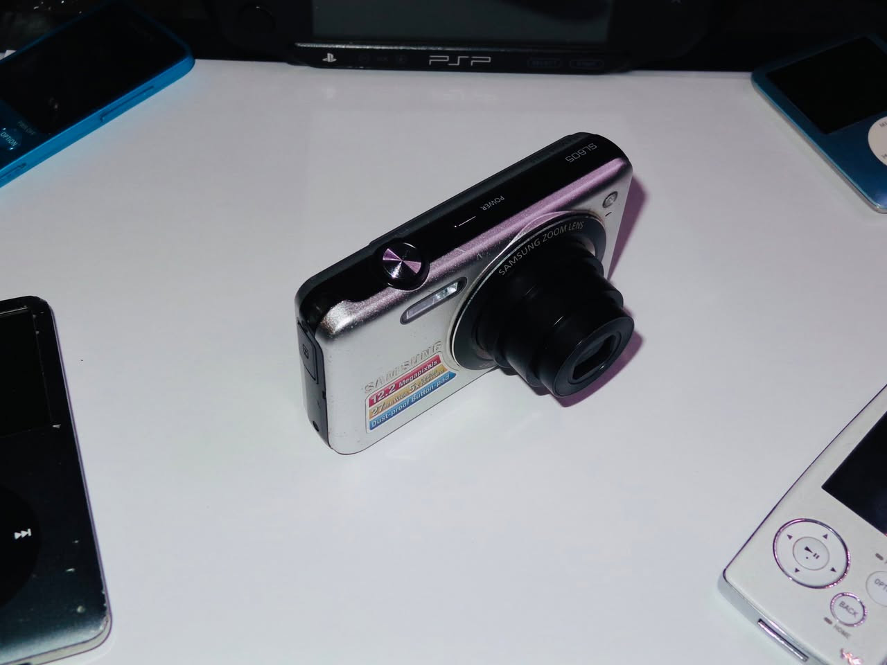 SAMSUNG SL605 🍒
⋆.˚ ᡣ𐭩 .𖥔˚

PRICE: 100,000💌

cosmetics: 9.5/10 with signs of usage — please manage your expectations 

TESTED WITHOUT FUNCTIONAL ISSUES 

specs: 
۫ ꣑ৎ 12.2 MP
۫ ꣑ৎ Working zoom & buttons 
۫ ꣑ৎ 5x optical zoom 
۫ ꣑ৎ Date stamp available
۫ ꣑ৎ CCD sensor

inclusions: 
 ✿ unit itself & battery
 ✿ universal charger
 ✿ camera pouch


**إذا كنت صاحب هذا الإعلان وتريد حذفه لأي سبب، رجاءا أرسل رسالة إلى الدعم الفني**