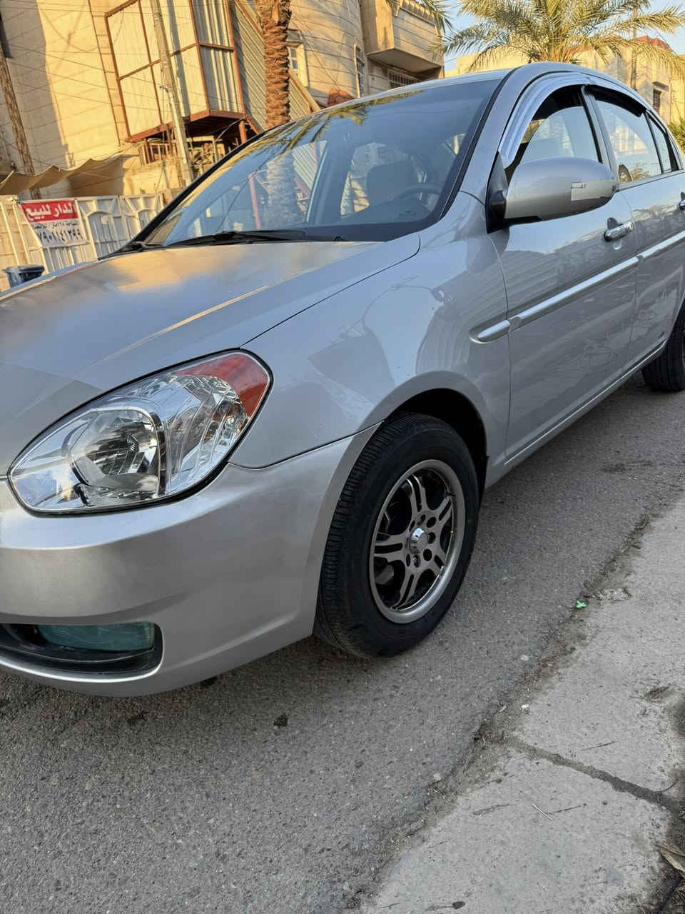 السلام عليكم للبيع اكسنت موديل 2009 خليجيه محرك 1600 كير محرك تبريد كاملات تخم ويلكب شاشه كامره بدون ضربه بدون صبغ السياره ماشيه 145كيلو  رقم ديالى مشروع وطني تحويل بغداد مباشر السعر 77$ وبيهة مجال مكاني بغداد الحريه للاتصال ***********
