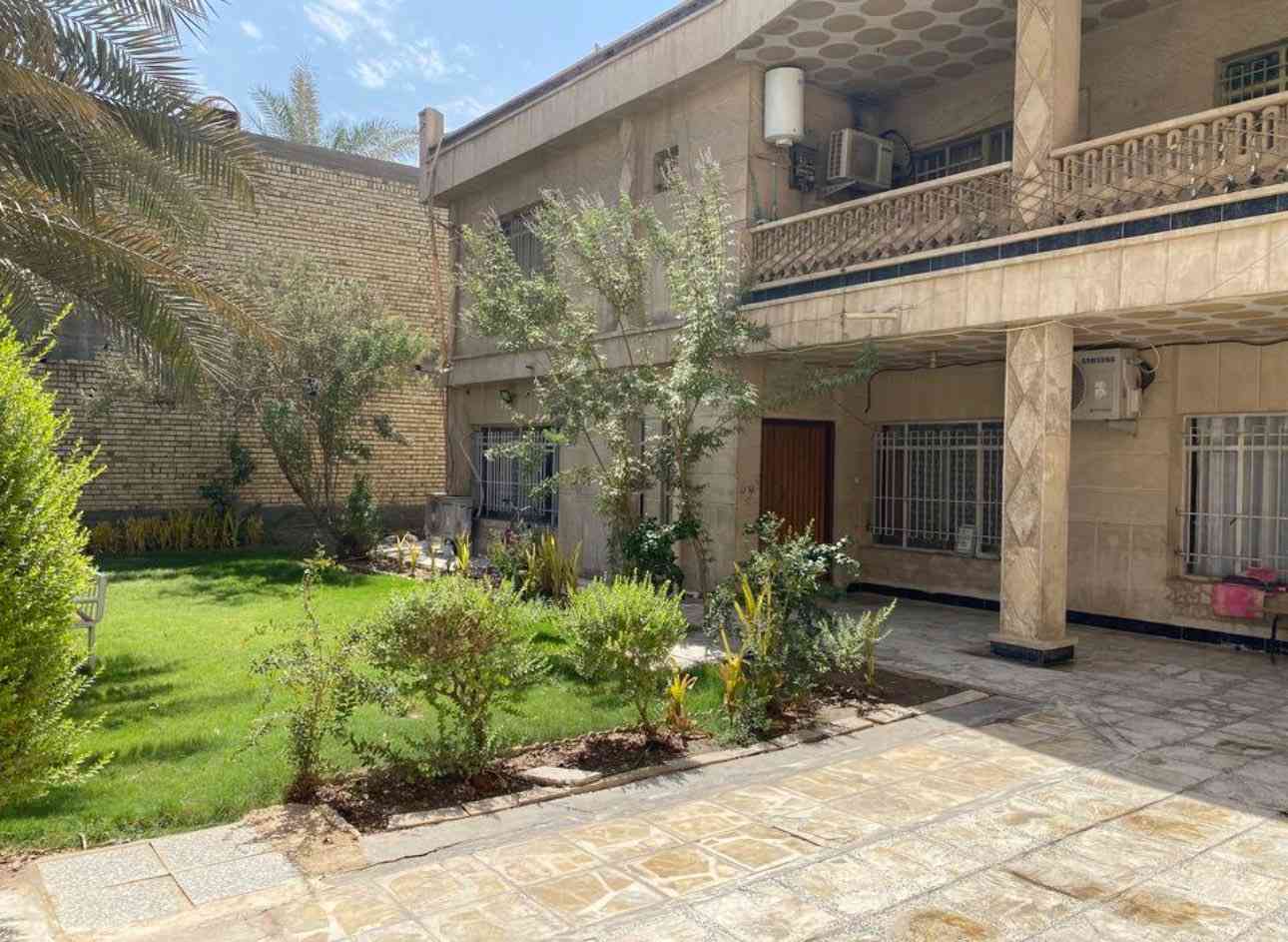 للبيع
دار سكن في البلديات مساحة 480 م جاهز للسكن طابقين مع الاثات
واجه 16 نزال 30 
شارع المصرف رابع فرع بعد المصرف 
يحتوي على :
غرف :6
هول واستقبال
حمامات : 5
مطبخ : 2
حديقة امامية كبيرة
وخلفية كبيرة + مخزن ساندوش بنل 

الدار قابل للتقسيم  الى دارين بسهولة
يصلح ان يكون روضة او مدرسة او مجمع طبي السعر 2,250,000 د.ع للمتر المربع قابل للتفاوض

***********
