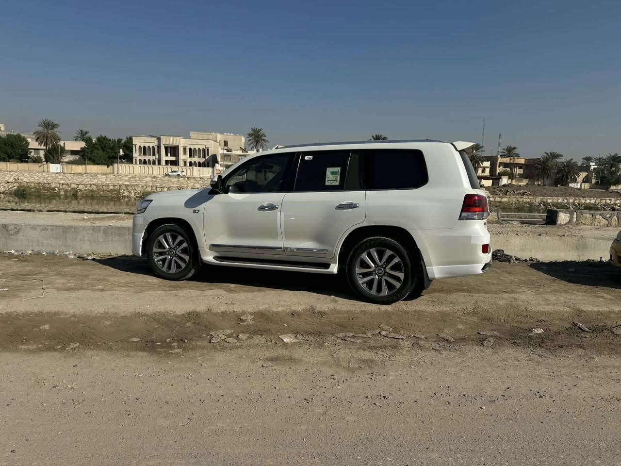 سلام عليكم لاندكروز 2017 جديده كفاله عامه مواصفات لكزز 8سلندر5700VXR خمس كامرات جنطه كهرباء معروفه موصفات الكزز رقم 0780 123 3507
