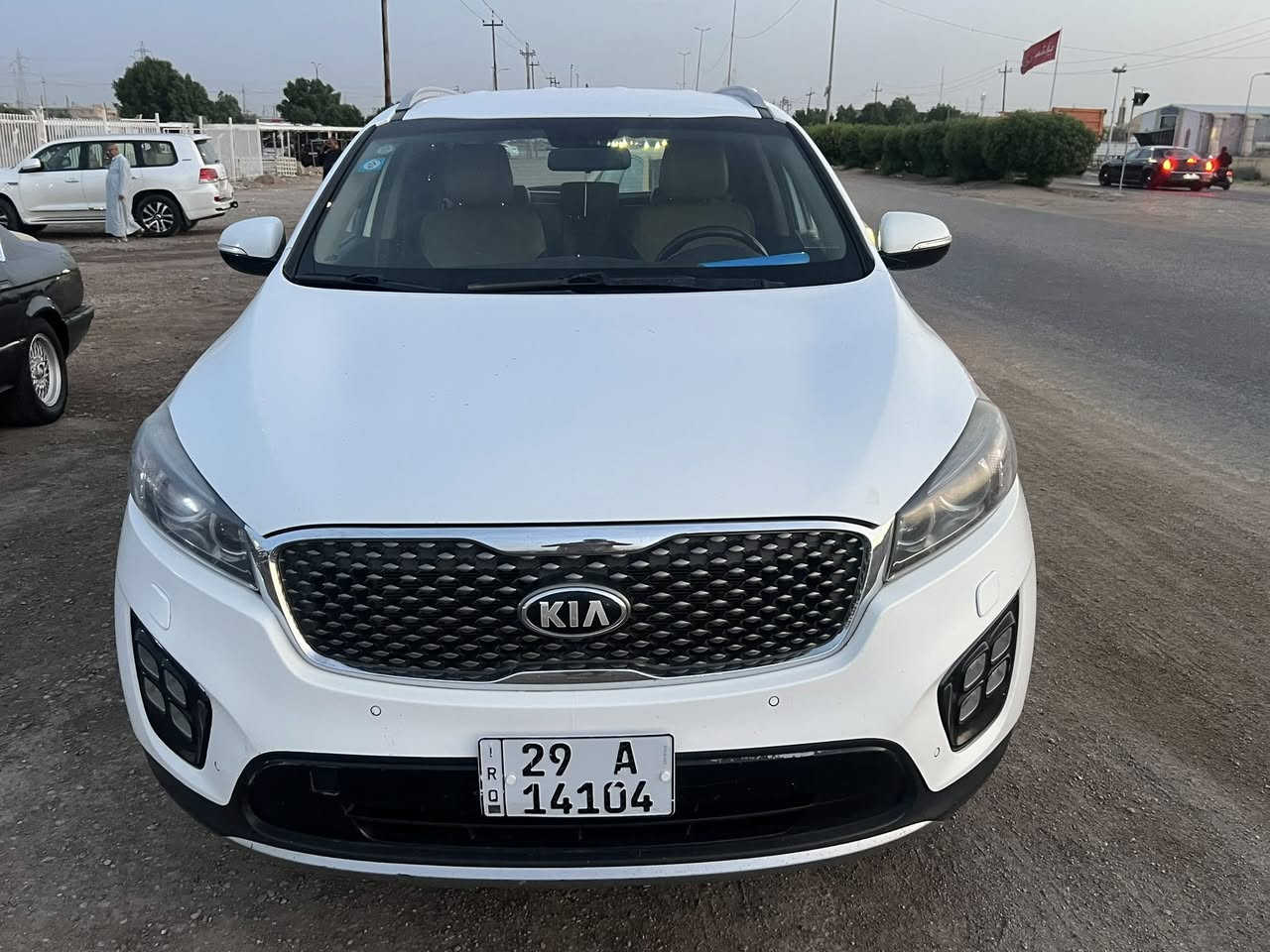 السلام عليكم 
كيا سورنتو 18 خليجي محرك 6 سلندر فول مواصفات عدى البانوراما استخدام شخصي ماشيه 92 الف باسمنه رقم واسط السياره جاهزه ما بيه اي نقص الباقي كله مكفول من كير من محرك كله كفاله
ملاحظه باب السائق مبدل ومصبوغ ورش صبغ بسيطه بالجاملغ الخلفي بدون معجون
المكان واسط قضاء الحي 
السعر 200 $ وبيه مجال 
الاتصال ***********
