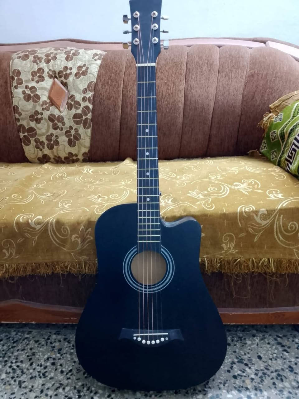 كيتار للبيع نضيف سعر 70 وبيه مجال للطيبين مكان كركوك رقم ***********
