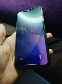 iphone 11 pro max  الجهاز مكفول من كلشي فقط الشاشة غير معروفة وهيَ شاش...