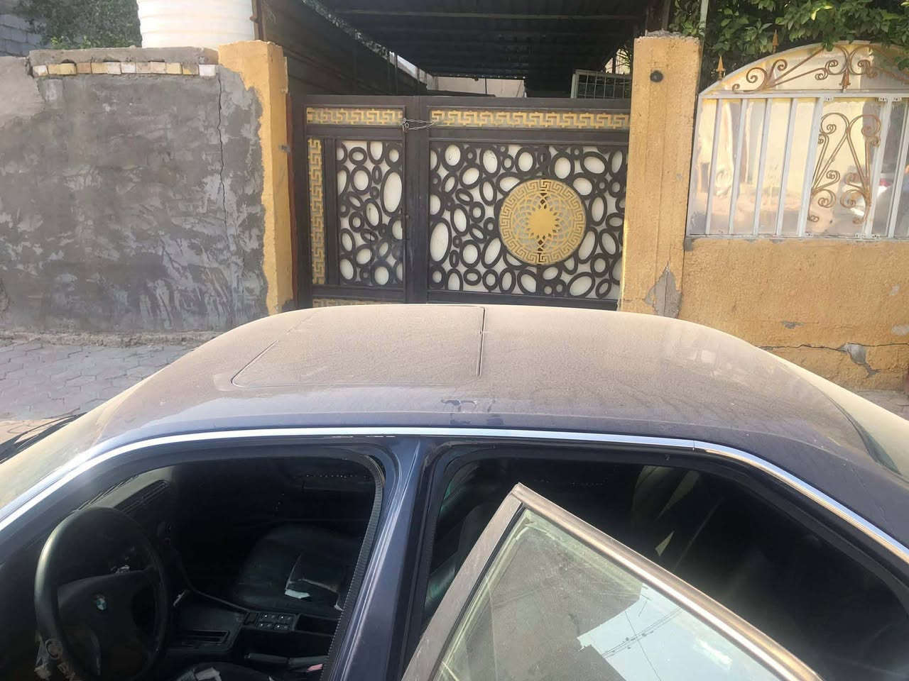 بيئم 525
موديل 89
السيارةمكفولة من الظربة سيارة بلاديةصبغ حزام فقط
بيه طخة جهة السايق الجاملغ الخلفي تخم تاير صدر جديد
باتري جديد سلايد روف اربع جام كهرباء مكينة مفتوح
السيارة حلوة ترابه ايخبلل اريده 43$وبيه مجال للاستفسار
***********
***********
