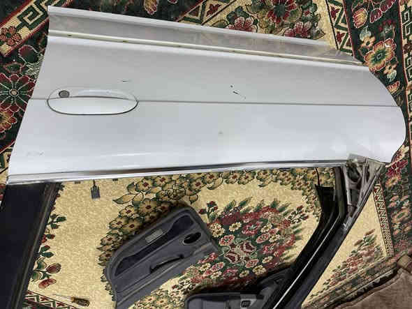 السلام عليكم للبيع دعاميه خفاش اماميه نقصها حاجب جهة اليمين فقط اصليه مو تايوان وكامله حت براكيت وياها تاخذ بس تصبغ سعرها ٢٠٠ وبيها مجال وباب سائق كلش نضيف فارغ بي يده فقط وباب خلفي سعرهن ٦٠ الف وعندي سلف مال ٨ سلندر شغال شرط قيم بالي يرضي الله مكاني كربلاء طويريج ***********
