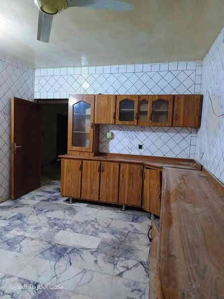 دار للأيجٓــــــــــار
فـٓــــي الكـــــرامــــة خلـــــف مجمـــــع الضـــــــامــــن قــــــرب الملعـــــب
~~~~~~~~~~~
مســــــاحـــــة 350م
~~~~~~~~~~~
#الطابــــــــــــــق #الأرضـــــــــــــي
غــــــرفتيـــــن وصالــــــــــة وهـــــــــــــول ومطــــــــــبخ ومجمــــــــــع صحـــــــــــيات داخليـــــة وخــــــارجيــــة وحــــــديقــــــة وكـــــــراج  وطــــــارمـــــة ....
#الطابــــــــــــــق #الثانـــــــــــــي
غرفتـــــــــــين وغـــــرفـــــة مخــــــــزن مــع مجمـــع صحــي وهـــــــــــــول وبيتــــــونـــــة كبيـــــرة وسطحيـــــن .....
~~~~~~~~~~
         💸  قيمـــــــة الأيجــــــار 650 الـــف نهـــائـــي  💸
~~~~~~~~~~
#مكتـــــــــب
             🏗️🧱ألخـــــــارطـــــه العقــــــاريـــــة🧱🏗️
#الكائــــــــــن 
_____________________________________________
  فـــي ⇩ حـــي_الطيــــاره_شـــارع_25_الـــرئيســـي_قـــرب
_المــــدرس_حسيـــن_طيــــاره

*********** علي الزبيدي 📲
