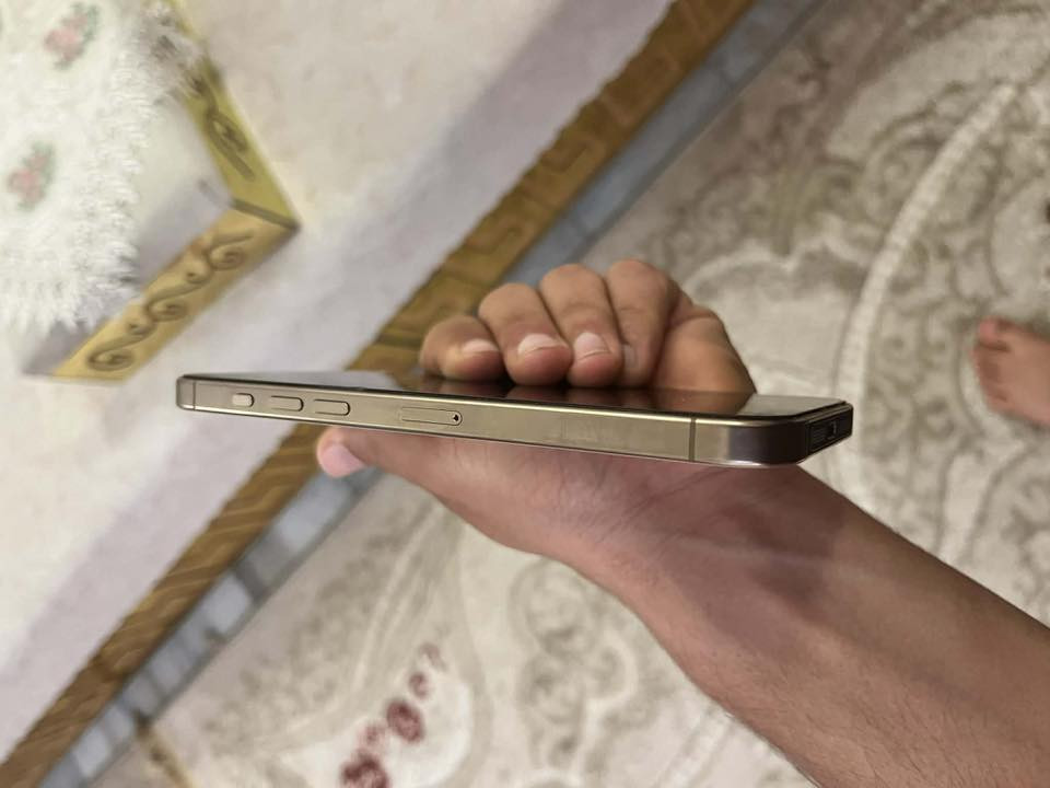 السلام عليكم اخوان ١٦ برو ماكس شرق اوسط نضافه ١٠٠٪؜ بطاريه ٩٩ بعده داخل الضمان مكاني محموديه 
***********
