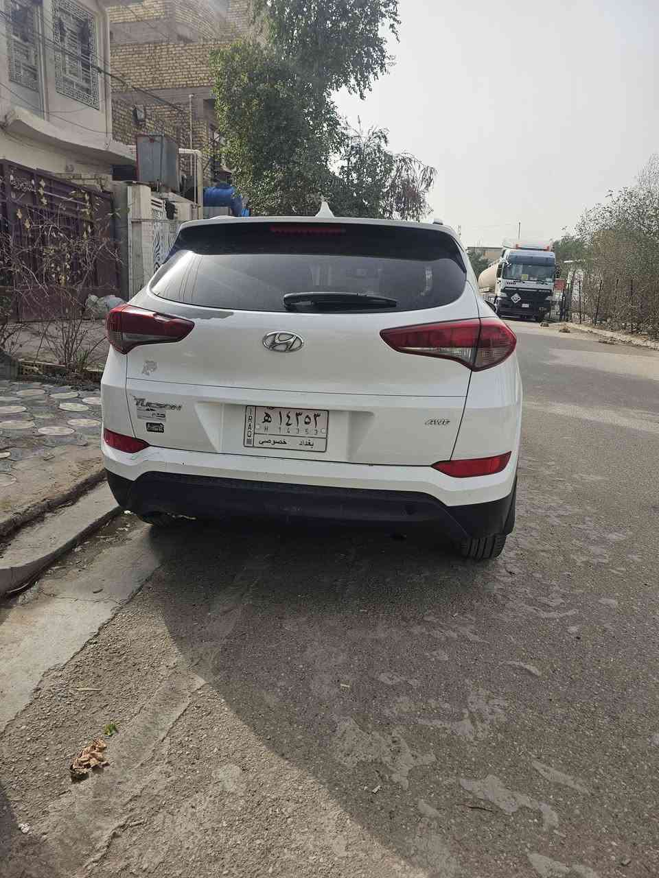 للبيع توسان فول مواصفات عدا الفتحة موديل 2017 وارد امريكي بسعر مناسب جدا 
المواصفات 
بصمة 
جلد 
دفع رباعي 
شاشة بلادية كبيرة 
سماعات انفنتي 
حادثها بنيد وجاملغ (الشاصي شوية بي تعديل )
المكينة مجفتة 
السعر ١٢٨ ورقة فقط 

الرقم ***********
