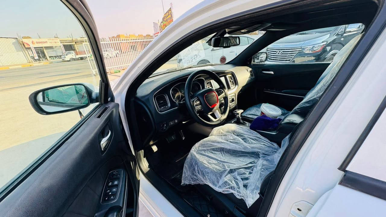 سلام عليكم دوج جارجر 2016 sxt plus فول مواصفات 1/1 (وارد كندي كلين تايتل)   للبيع مواصفات السياره فتحه بصمه مكينه (3600  )  شاشه كبيره كشنات تدفئه وباقي المواصفات المعروفه سياره مكفوله من صبغ والتبديل والمكينه والكير والشاصي بس بيها مكانين بارد جداً بسيطات بدون تكحيل ولا صبغ فقط السياره عنواني  بابل القاسم  السعر 218$ للأستفسار *********** علماً سياره ب اسمي تحويل ثاني يوم
