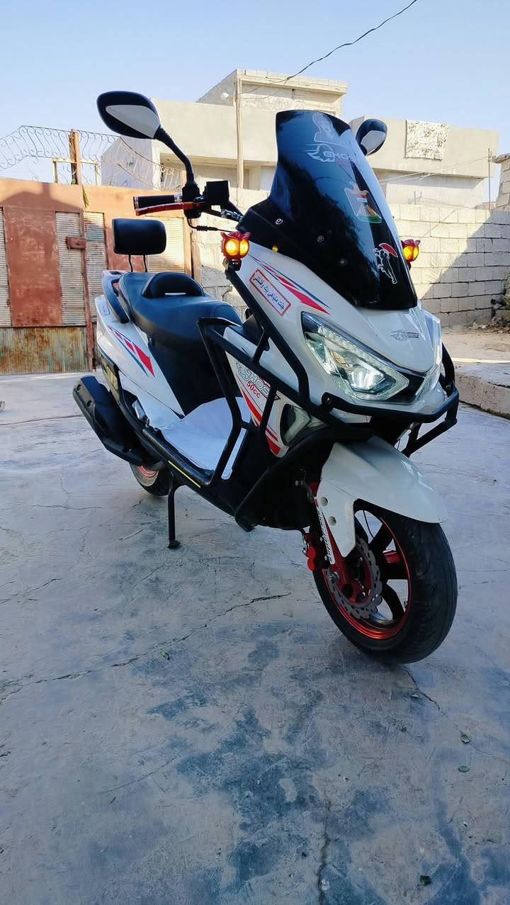 السلام عليكم دراجه سترونك تماتيك موديل 2024 دراجه نضافه خير من الله مال جناي
1 الايت زنون 
2 لايت اضافي بومه زنون
3 لد امامي 
4 لد خلفي 
5 اشاير عداد سرعة كهربائيات كلة شغال مابيها نقص والدراجه بس علة ايدي مو ياهو الي يجي يركب لا صرف ولا تنقيص 
كلشي ما عندي بيها مجرد اروح للسوك وارجع 
ودراجه شادلها تاير جديد اكلجات جدد 
السعر راسلني او اتصل *********** وتساب واتصال
