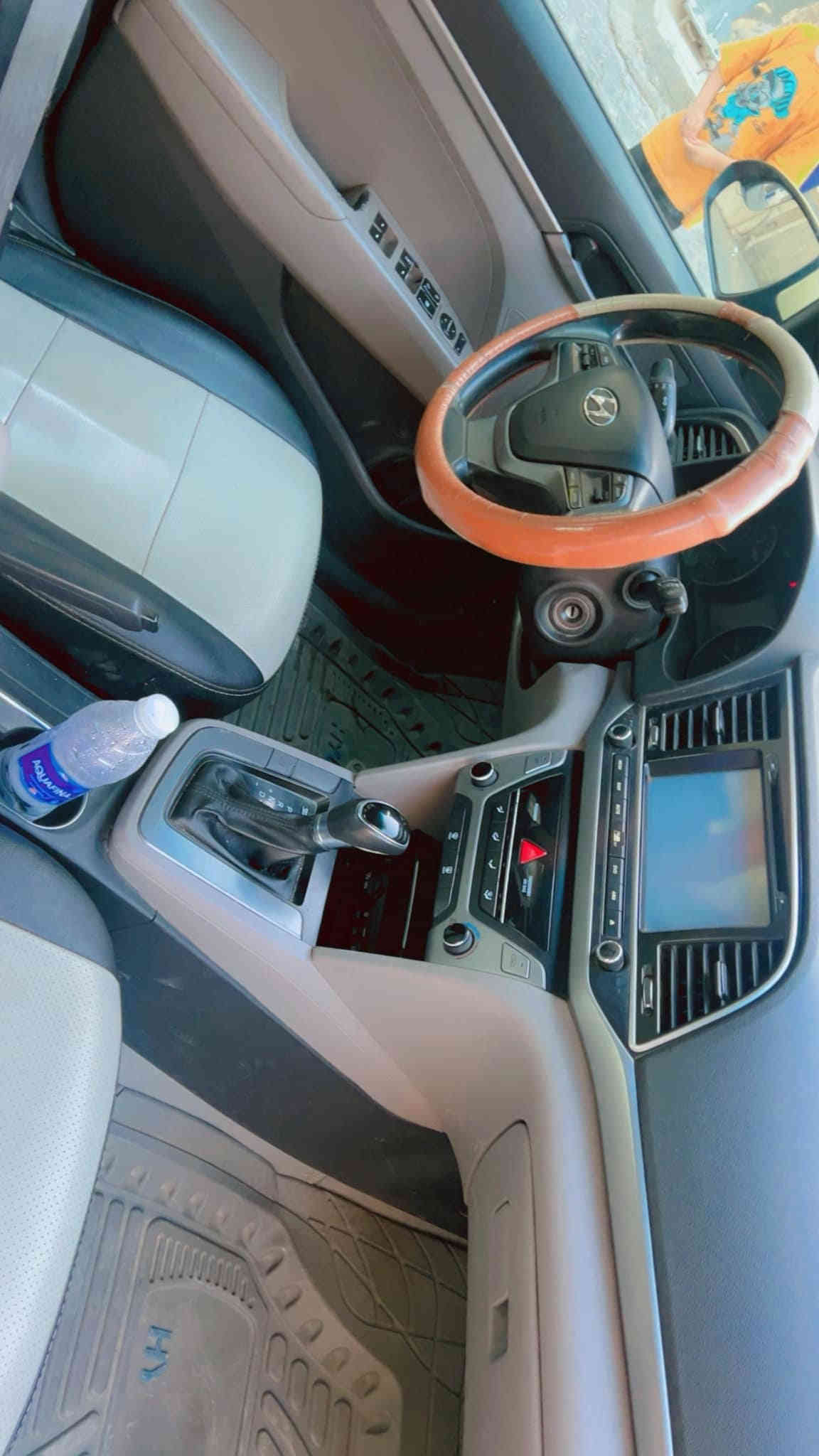 السعر ١١٨ وبيه مجال مديل ١٧ 
رقم سليمانيه سنويه ساقطه

محرك ٢٠٠٠ دوش مكفول 
كير اوتوماتيك مكفول 
تحكم ستيرن جهتين 
نضام قيادة سبورت تقليل صرف البانزين 
تبريد ثلج باتري جديد سياره جاهز أخواني سياره تفيد مال جناي هاي تفاصيل سياره كله  

سياره ليبل واحد تعديل بارد بالجاملغ الامامي وضربه الجنطه ايرباكات سليمه 
مكان بغداد الشعله 
***********
