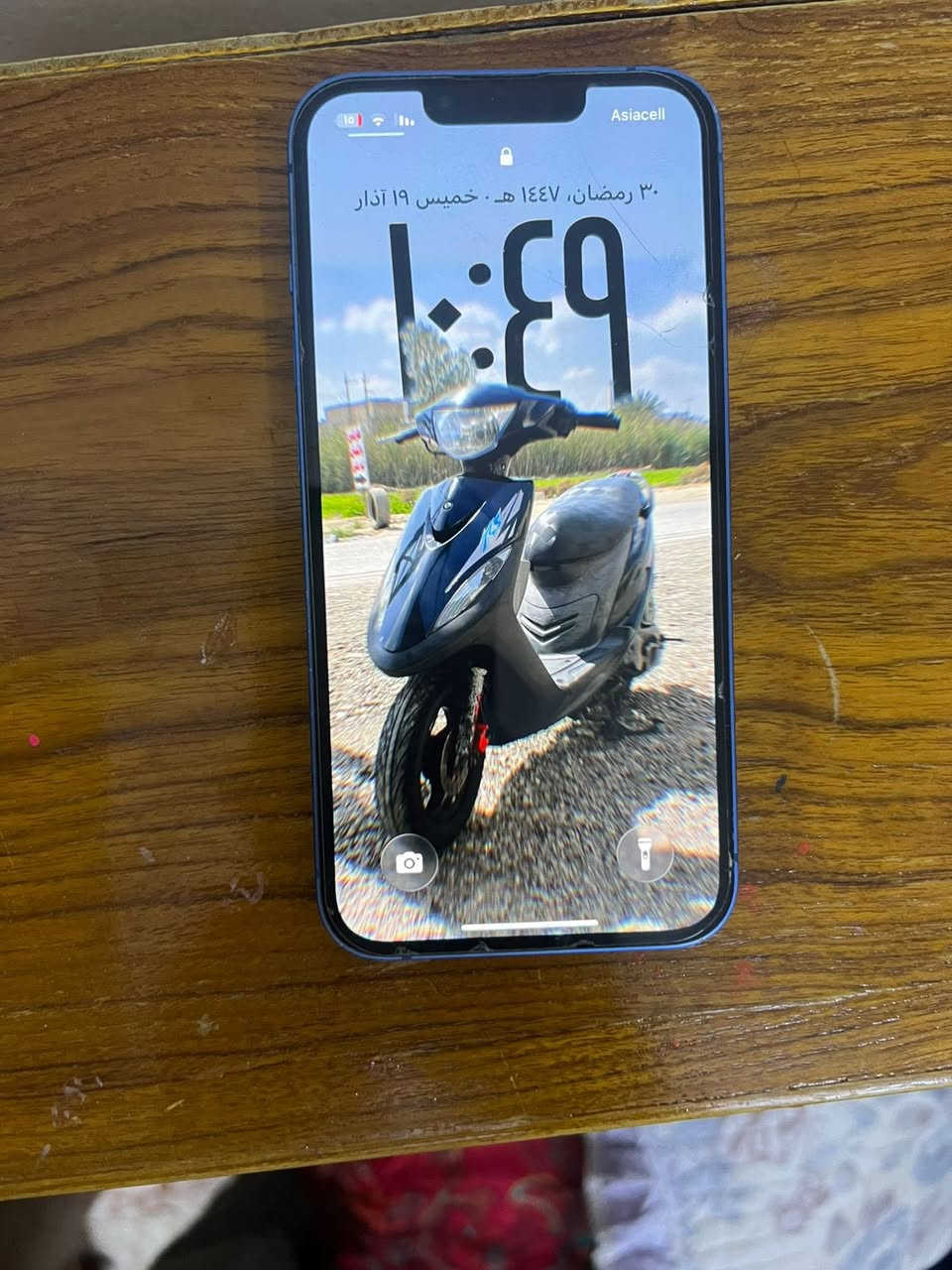 السلام عليكم جهاز ١٣.عادي جهاز نظيف اشتريتة قبل ٣ اشهر رايدة450 قفل  بطارية ٩٢ للتواصل ***********
