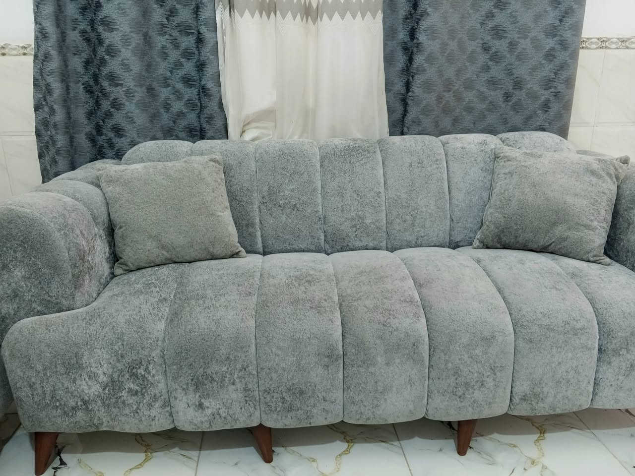 تخم 10 مقاعد عراقي درجة اولى ويا 8كوشات شخطه مابي نضيف جدا 450 قفل
***********
