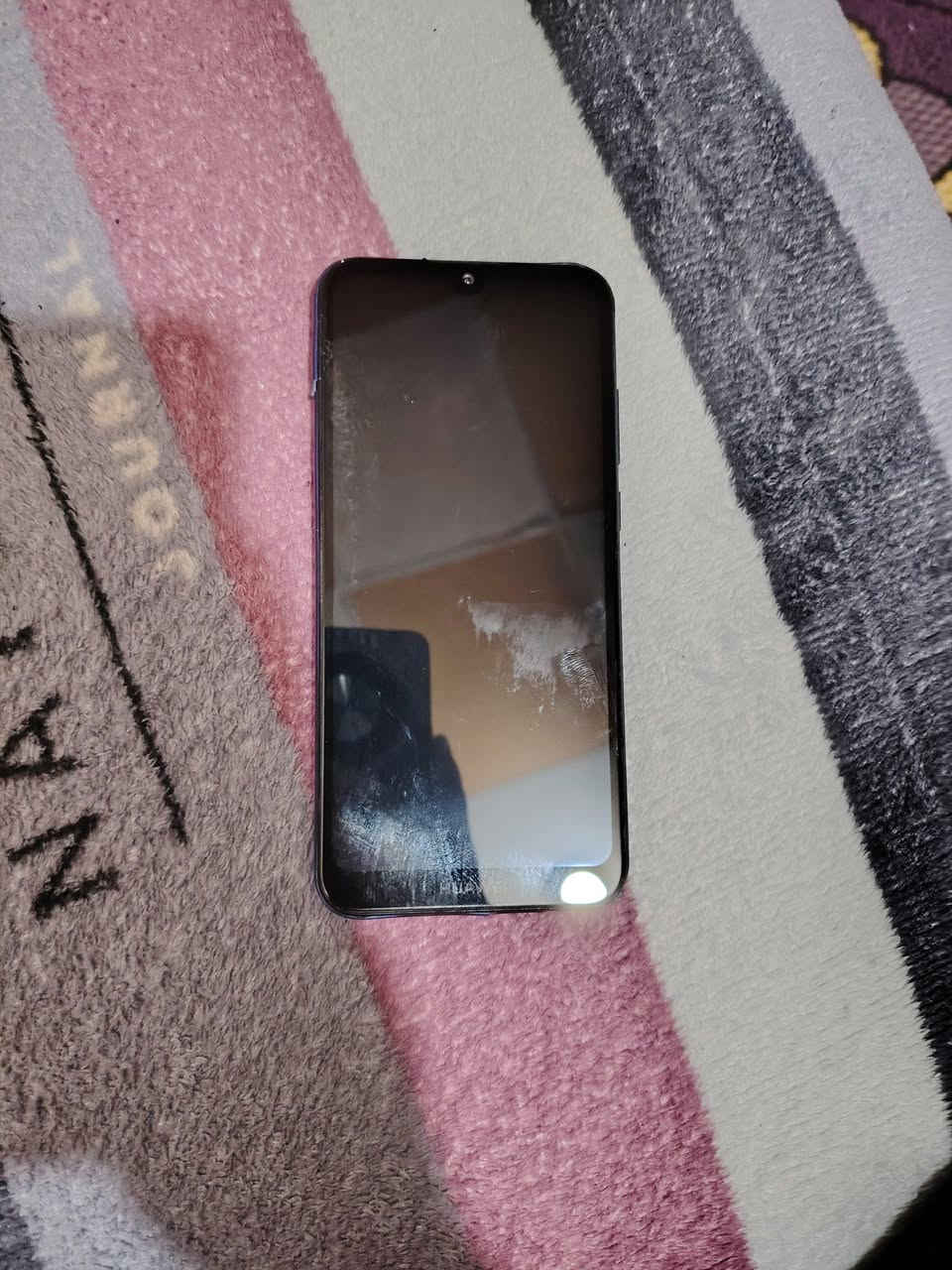 هونر اي 8 ذاكره 32 الجهاز نضيف وشرط مابي اي خلل مفتوح مبدل جامه فقط السعر 40 مكاني موصل الايمن ***********
