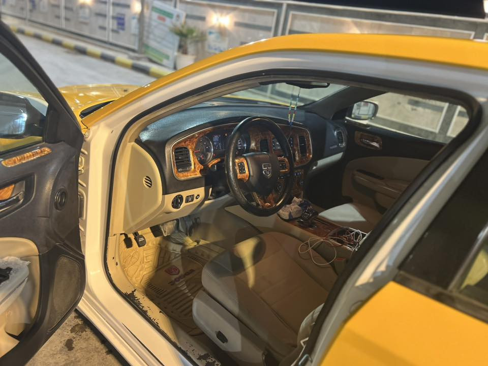 السلام عليكم 
 جارجر13 خليجي بدون إرباك 
رقم بغداد بسمي بيها بابين فقط مبدلات 
152 وبيها مجال الناصريه الغراف 
ترهم مراوس بموديل احدث خصوصي أو تكسي

***********
