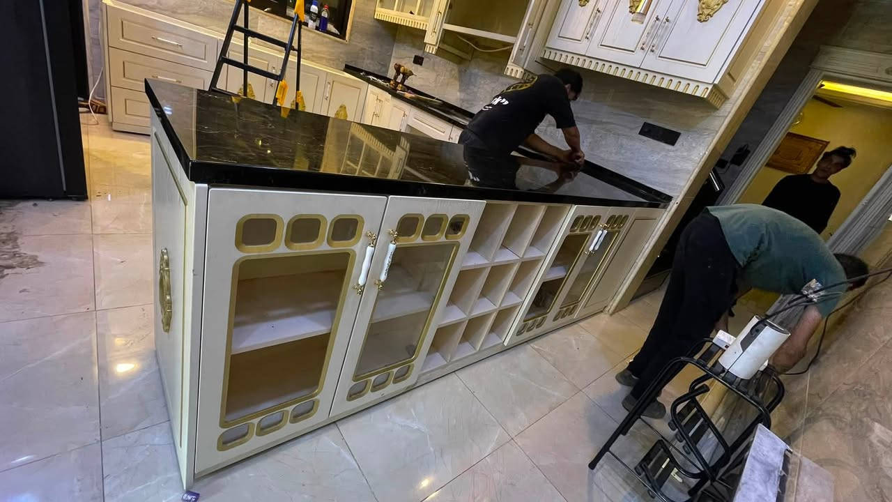 كاونتر خشب  mdf نوعية ممتاز للبيع  سبب البيع كاونتر  انتقلنة بيت جديد وميرهم مع المرمر مثل مواضح بل صورة للبيع تواصل خاص او ***********
للعلم الكاونتر مفصخ
