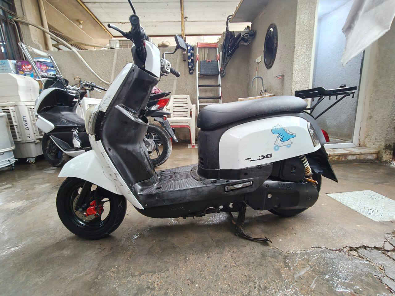 السلام عليكم دراجه بوليس نوزل شاشه إلكترونيه دراجه خير من الله بلاديه اروح وجي بيه لشغل مو بيع وشره داخل املح كامله مابيه اي نقص منعده الكلج بدايه السعر :550وبيه مجال العنوان مشتل رقم الهاتف :***********
