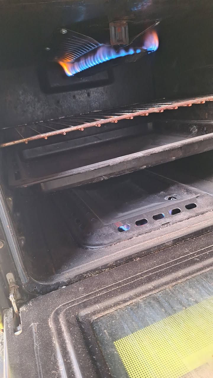 طباخ 4 عيون كله شغال شرط الفحص. والسعر 90 الف وبي مجال قليل ***********
