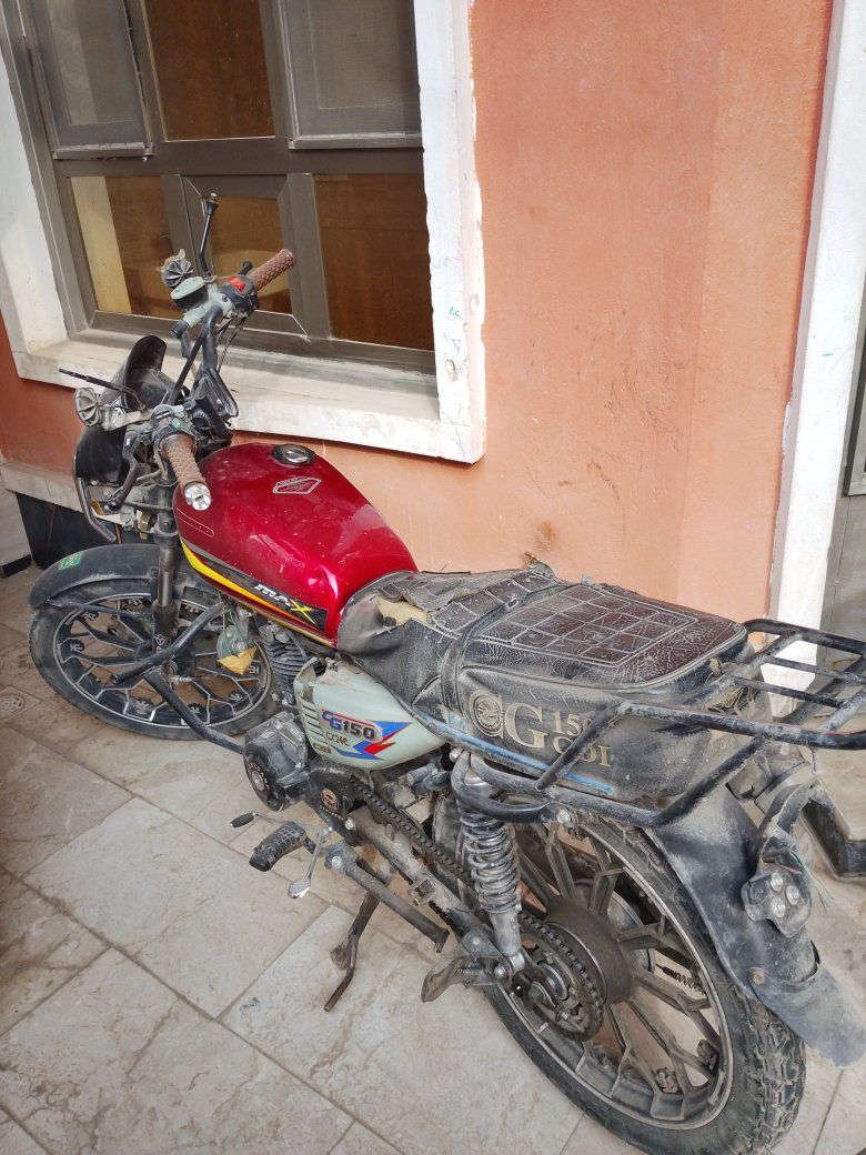 سلام عليكم دراجه ايراني موديل 25 لبيع نقص بيه بس بكلايت خلفي اشاره اماميه وخلفيه صفحيات مال تانكي شوفت عينك هاهيه كلشي شغل سلف وهندر أوراق كامله مكاني دوره مهديه ثانيه رقمي فقط واتساب خابرني متواجد ***********
